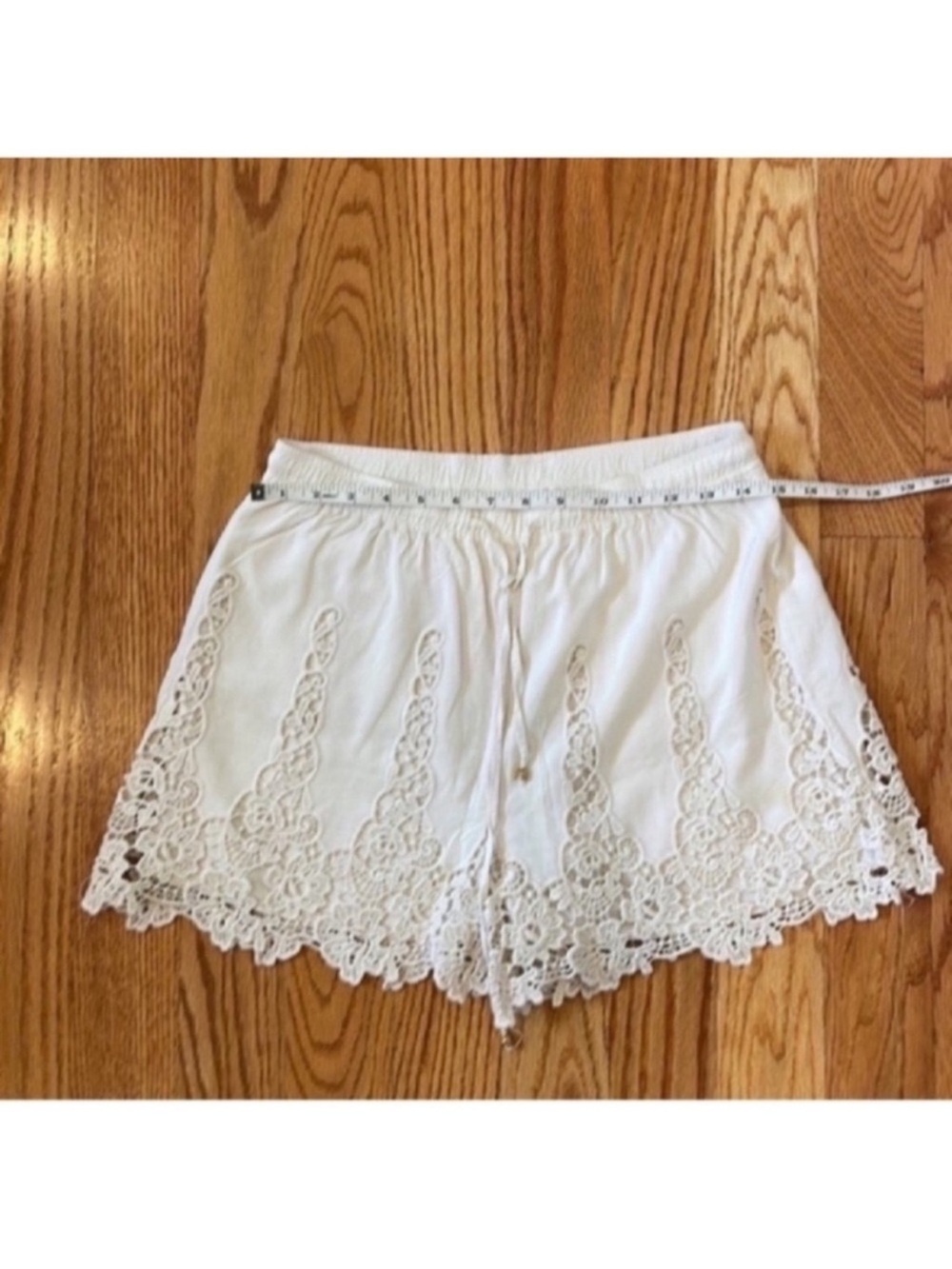 Like New Anthropologie Filigree Lace Shorts by Elevenses- Cream, Size Small - Picture 7 of 9